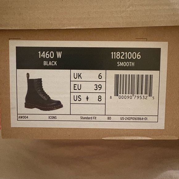 Doc Marten's 1460 Women's Smooth Leather Lace Up Boots in Black, size 8 - Picture 6 of 7